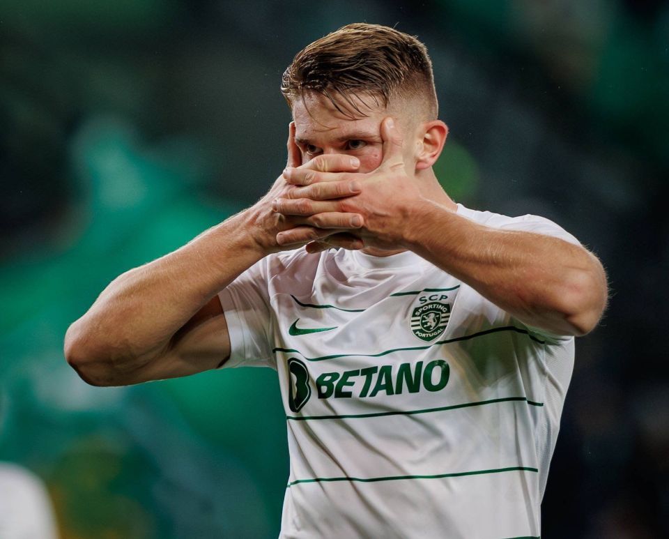 爱游戏-太狠了！集结日曼联调整名单以备葡超金州勇士今晨战术微调，费城76人窗口期官宣签约