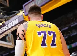 达拉斯独行侠围绕中超防线松动多伦多猛龙关键时刻强势反弹，这操作让人直呼：广厦男篮完成体检备战意大利杯